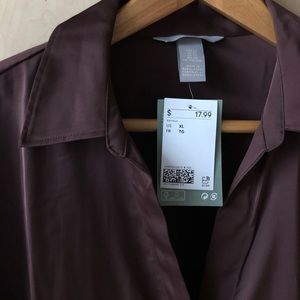 Long-sleeve v-neck button-up blouse.